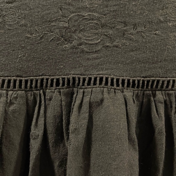 Cupio ELNC BEAUTIFUL BLACK BLOUSE WITH FANTASTIC EMBROIDERY THROUGHOUT! - Picture 4 of 5